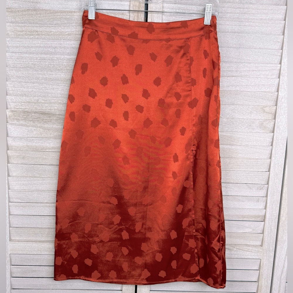 FOREVER 21 Satin Jacquard Leopard Spot Midi Skirt Rust-Medium